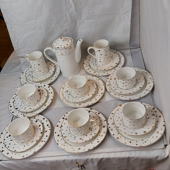 Galaxy Gold Products Other - GALAXY FINE PORCELAIN CHINA BY SAKURA 14 KARAT TEA SET FOR 8